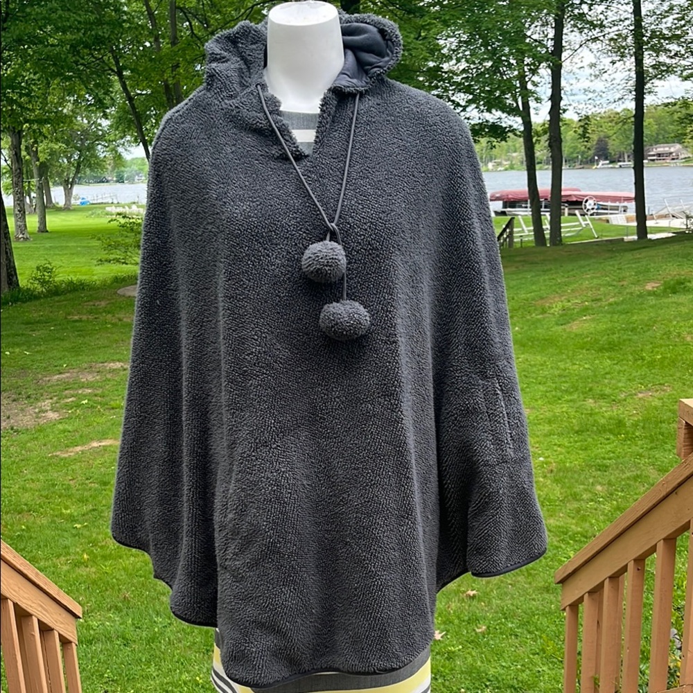 Cozy Hooded Poncho with Hoods & Pockets OS